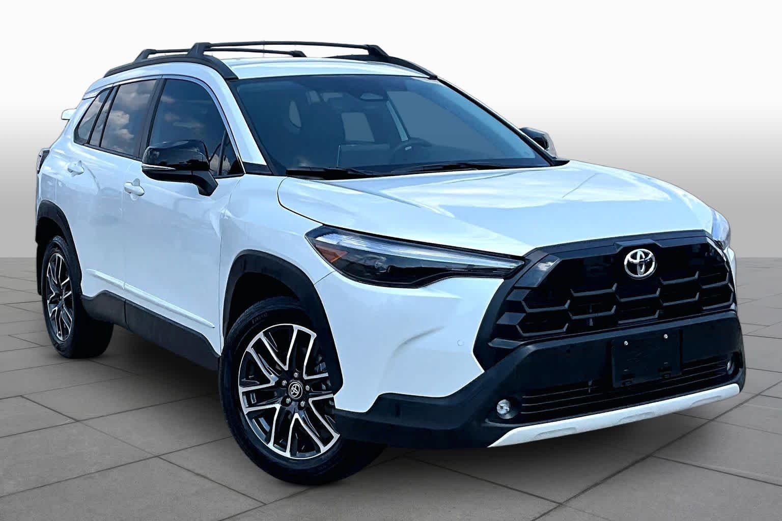 Certified Used 2026 Wind Chill Pearl Toyota XLE image 3
