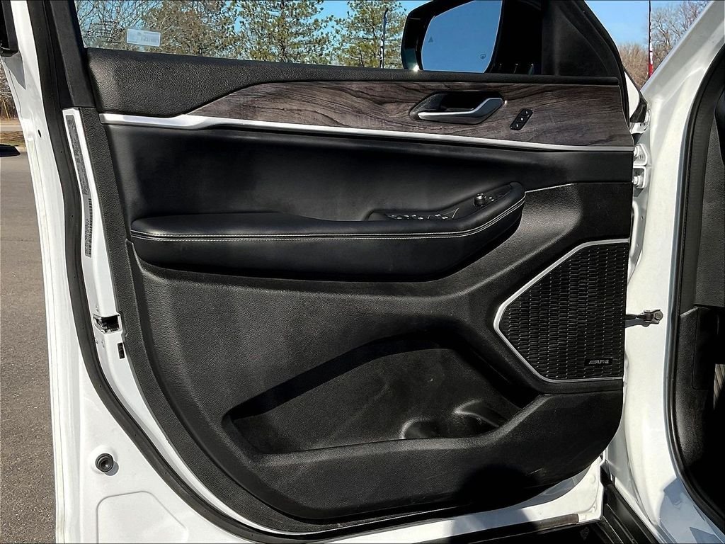 Used 2022 White Jeep Limited image 9