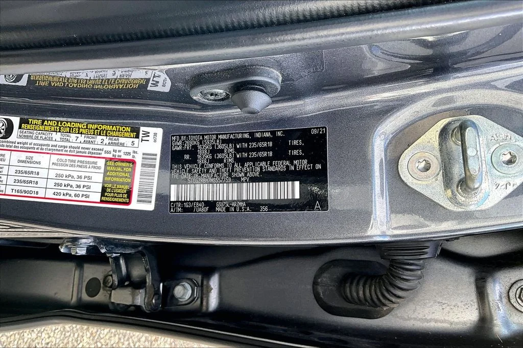 2021 Toyota Highlander XLE - Photo 18