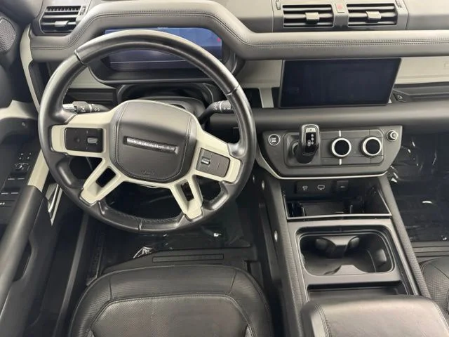 Used 2022 White Land Rover X-Dynamic HSE image 22