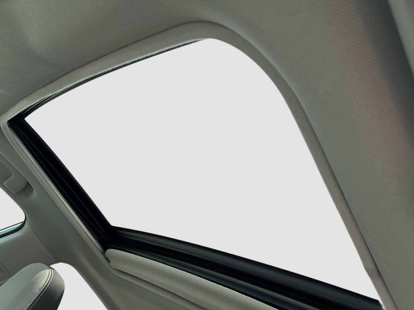 Used 2013 Classic Silver Metallic Toyota XLE image 4