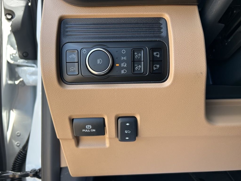 New 2026 Star White Metallic Tri-Coat Ford Lariat image 22