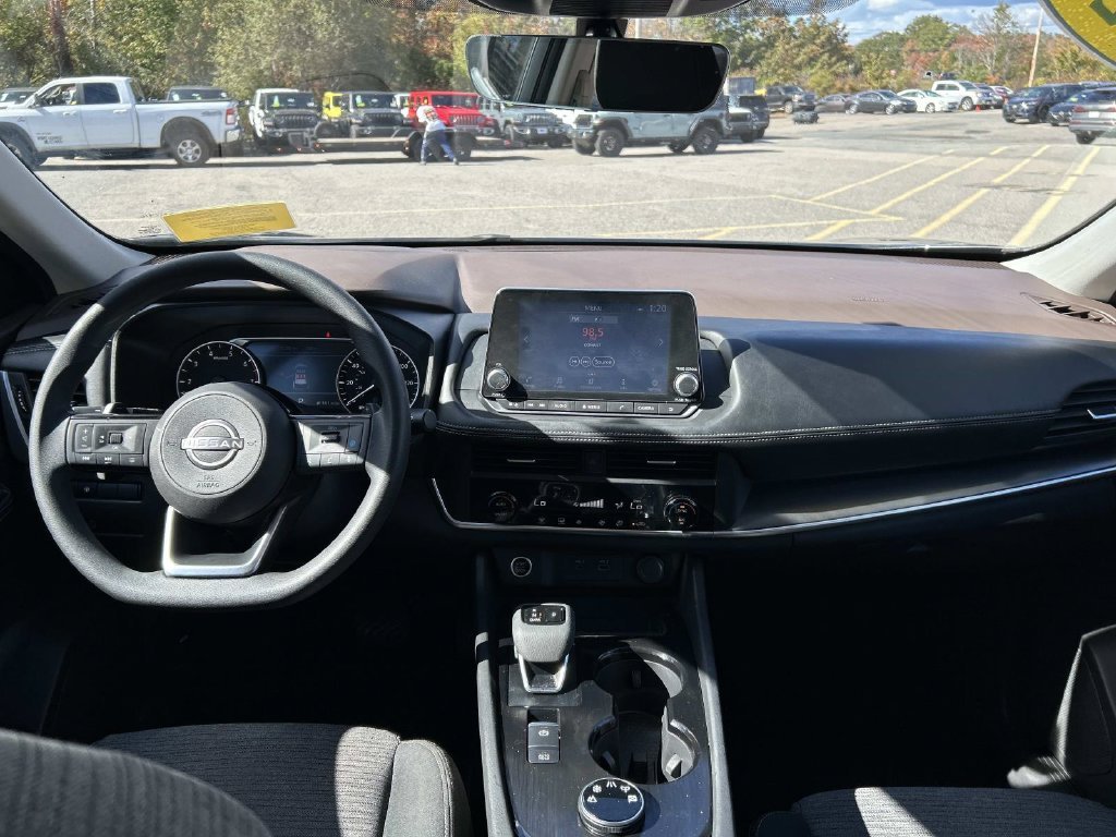 Used 2023 Gray Nissan SV image 18