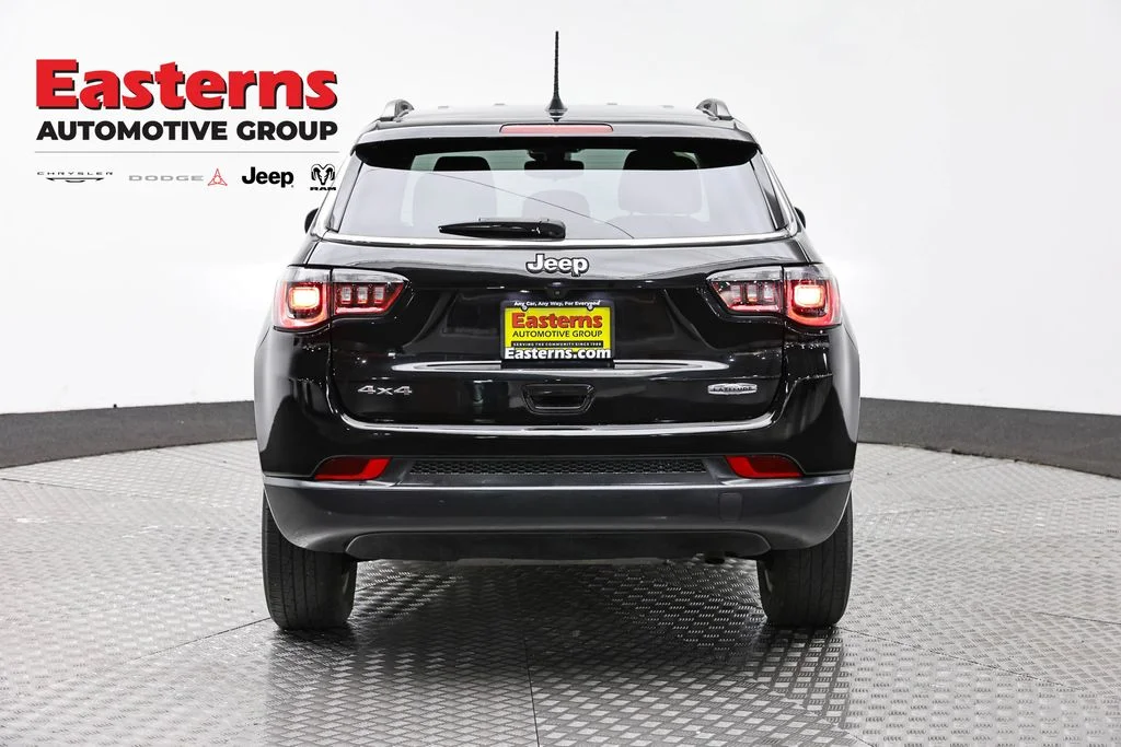 Certified Used 2022 Black Jeep Latitude image 7