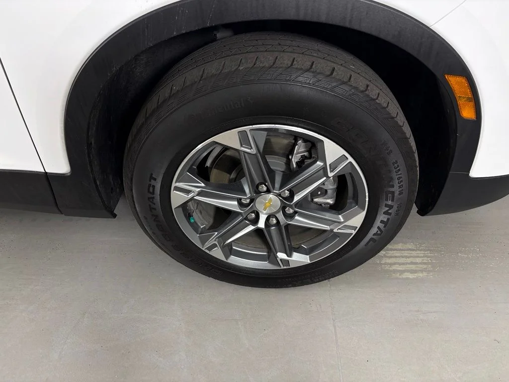 Used 2025 White Chevrolet LT image 10