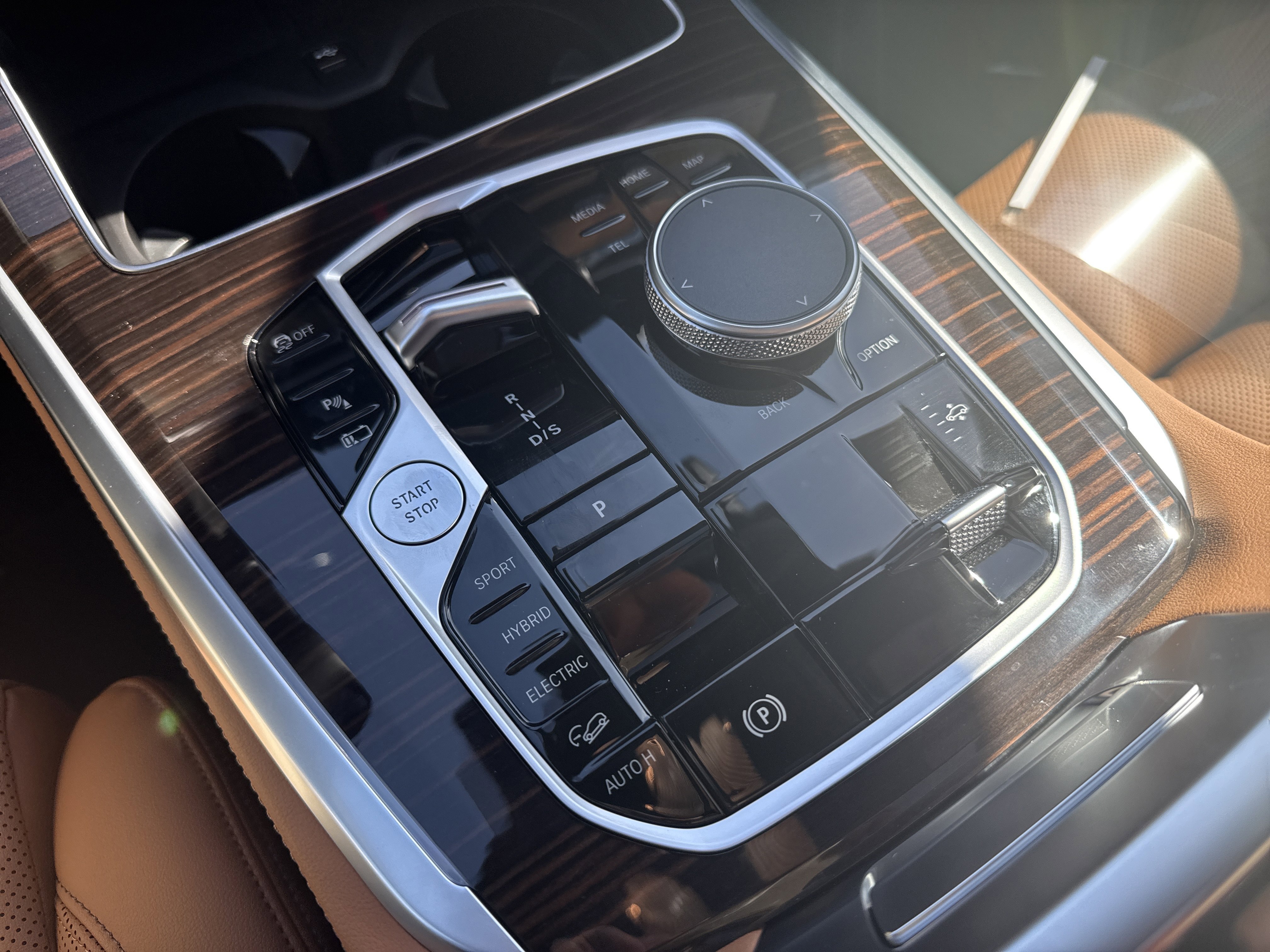 New 2026 0C4W Skyscraper Grey Metallic BMW xDrive50e image 17