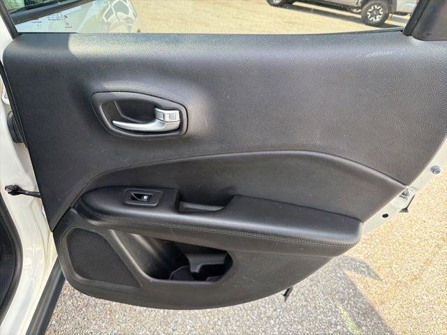 Used 2018 White Clearcoat Jeep Altitude image 18