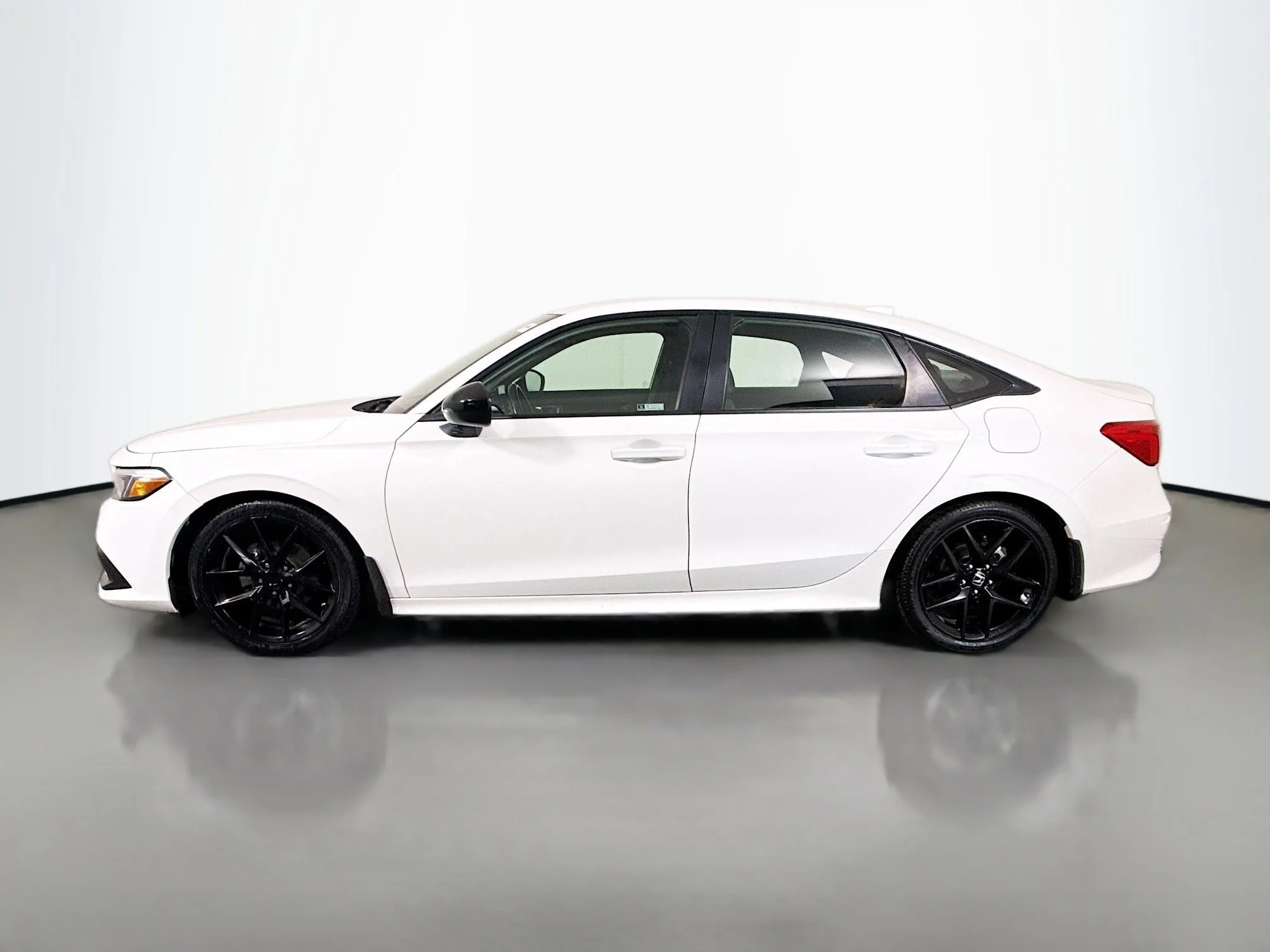 Used 2023 Platinum White Pearl Honda Sport image 4