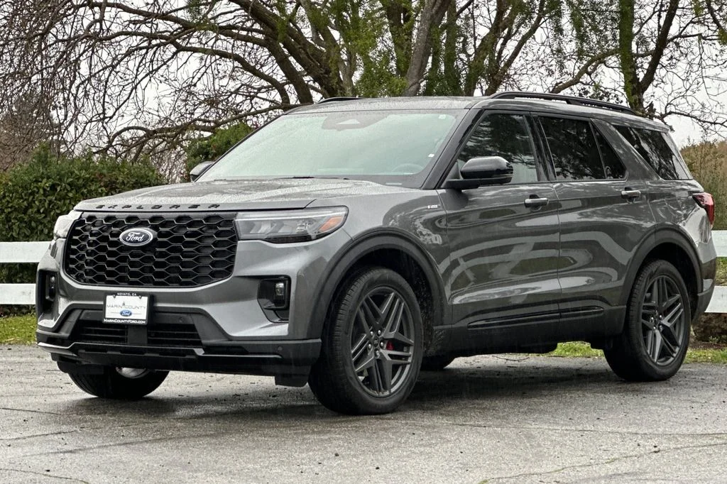 New 2026 Gray Metallic Ford ST-Line image 8