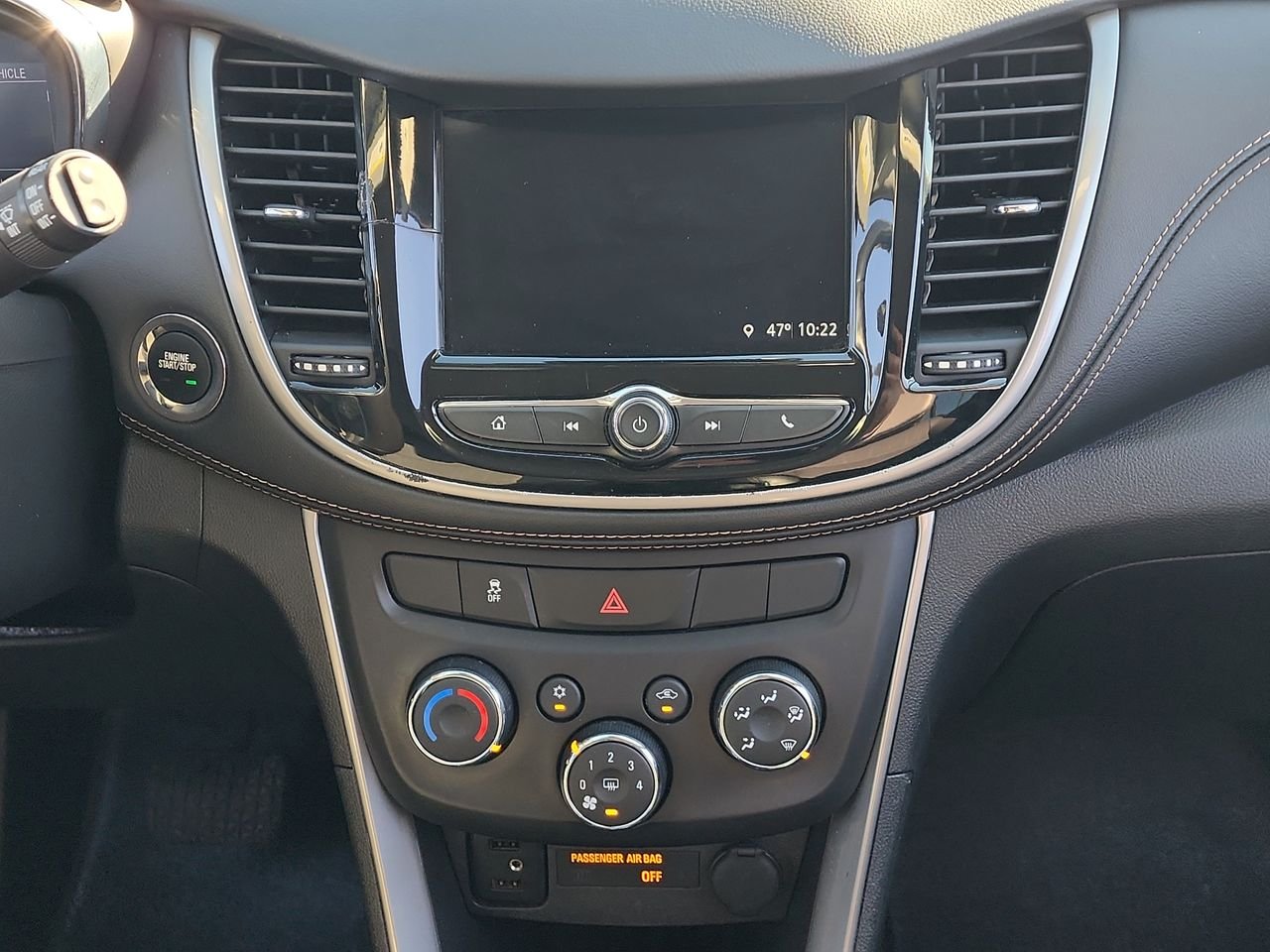 Used 2018 SUMMIT WHITE Chevrolet LT image 17