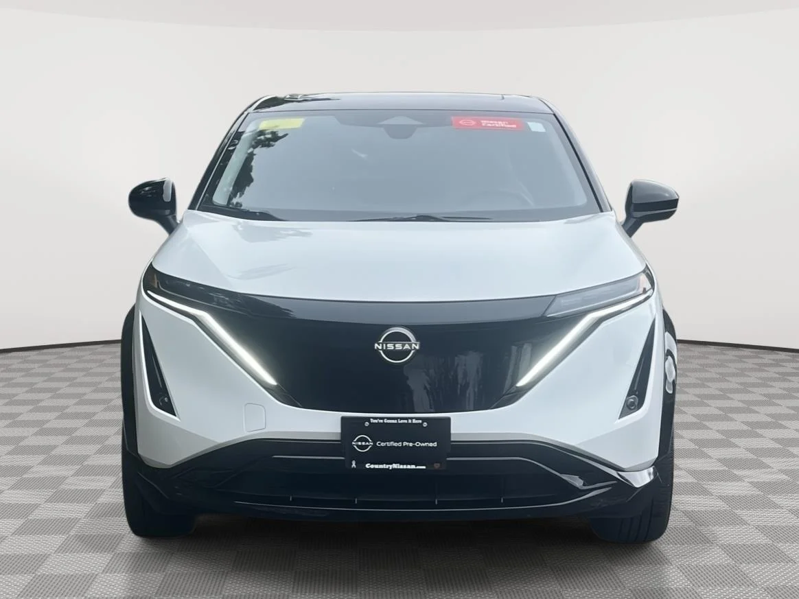 Used 2025 Everest White Pearl Tricoat/Black Diamond Pearl Nissan EVOLVE+ image 2
