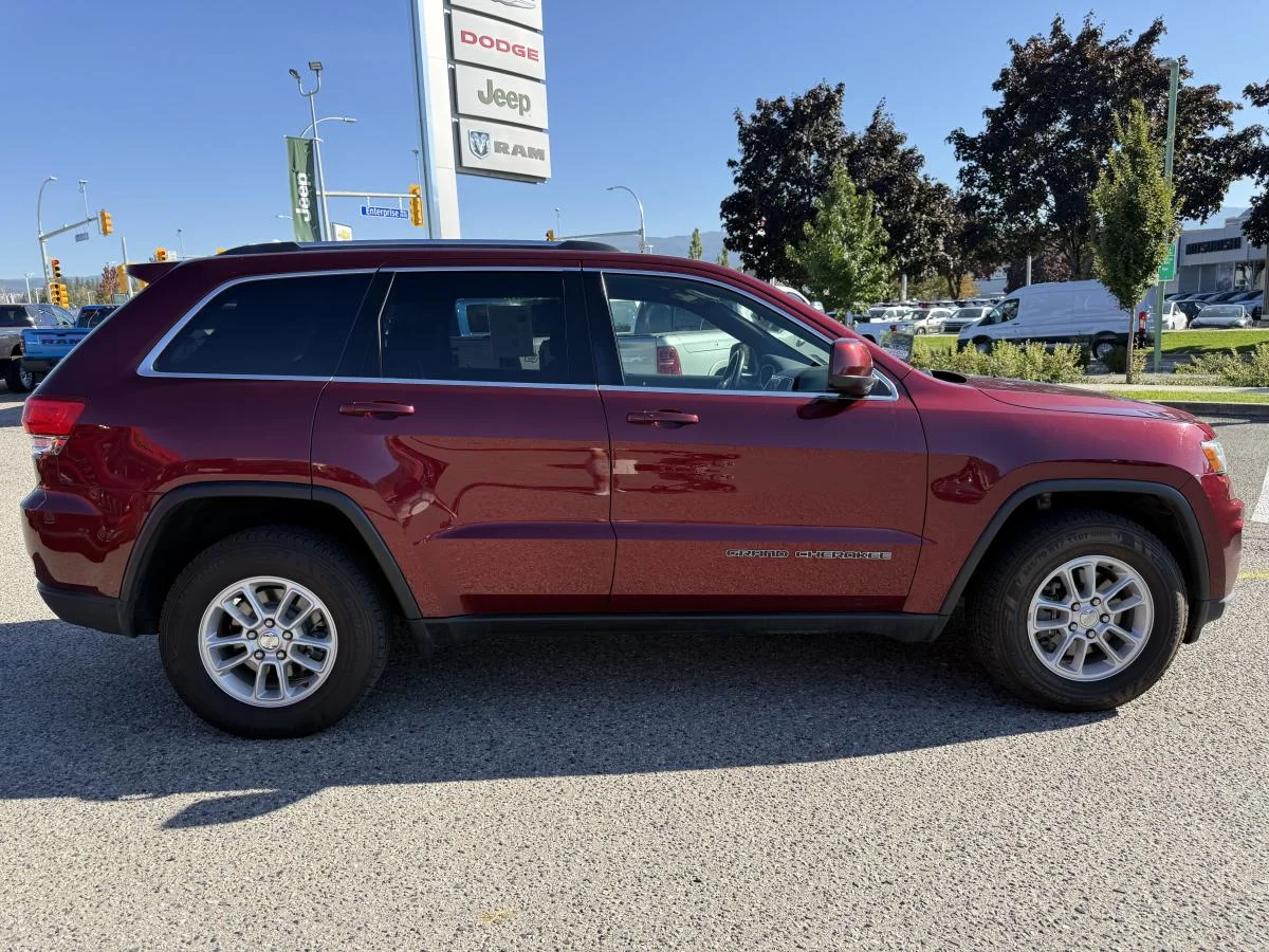 Used 2018 Red Jeep Laredo 4wd image 6