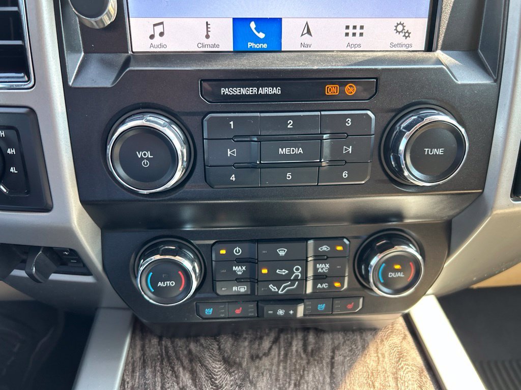 Used 2019 Oxford White Ford Lariat image 27