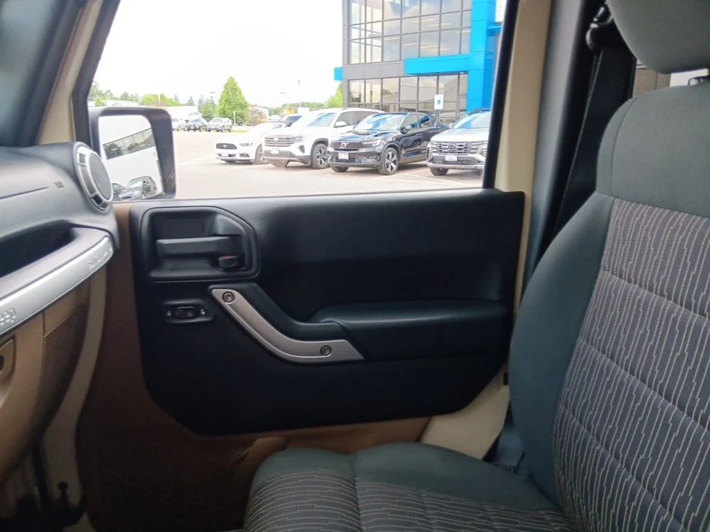 Used 2011 Sahara Tan Clearcoat Jeep Unlimited Rubicon image 35