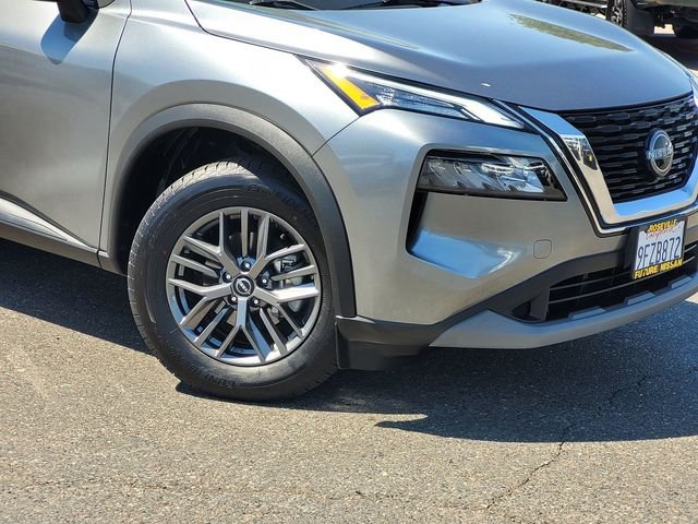 Used 2023 Gray Nissan S image 9
