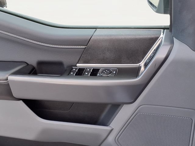 Used 2025  Ford Y image 18