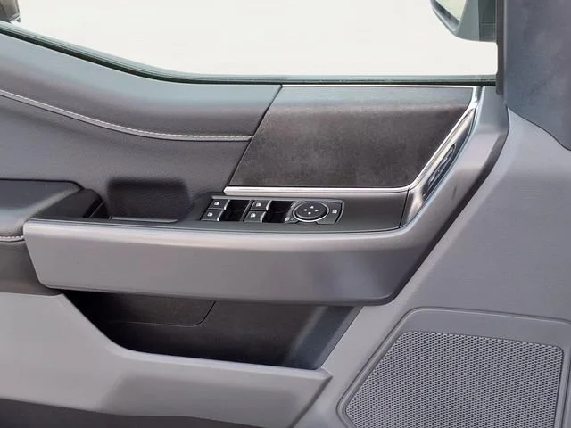 Used 2025  Ford Y image 18