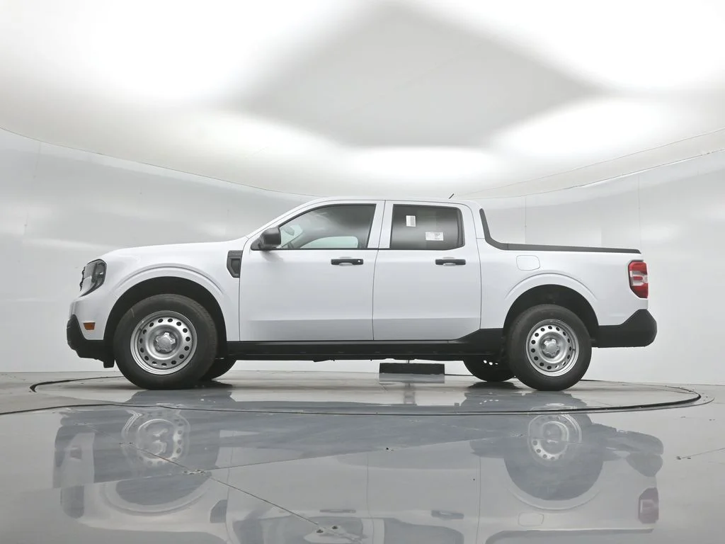 New 2026 Oxford White Ford XLT image 7