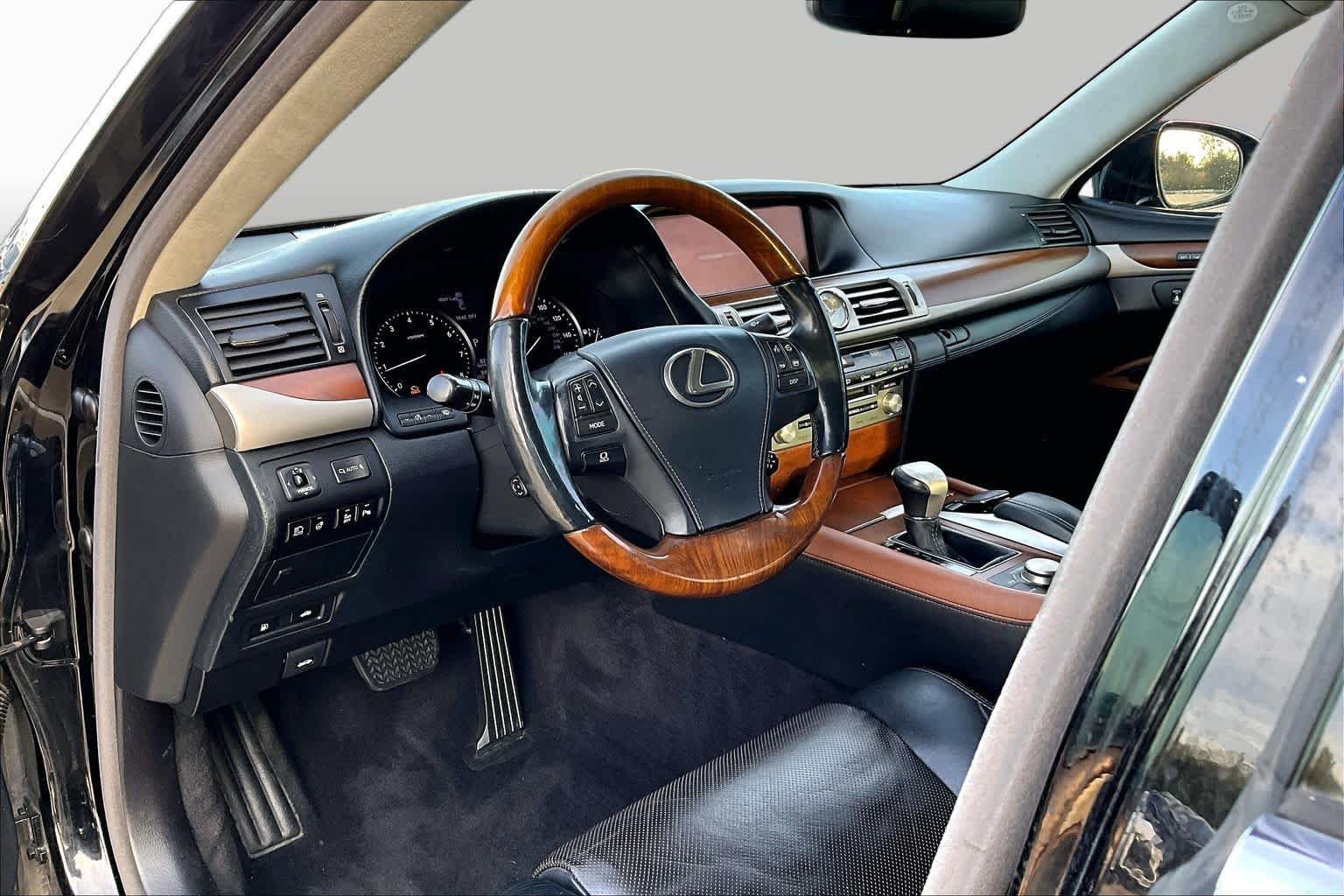 Certified Used 2013 Obsidian Lexus L image 17