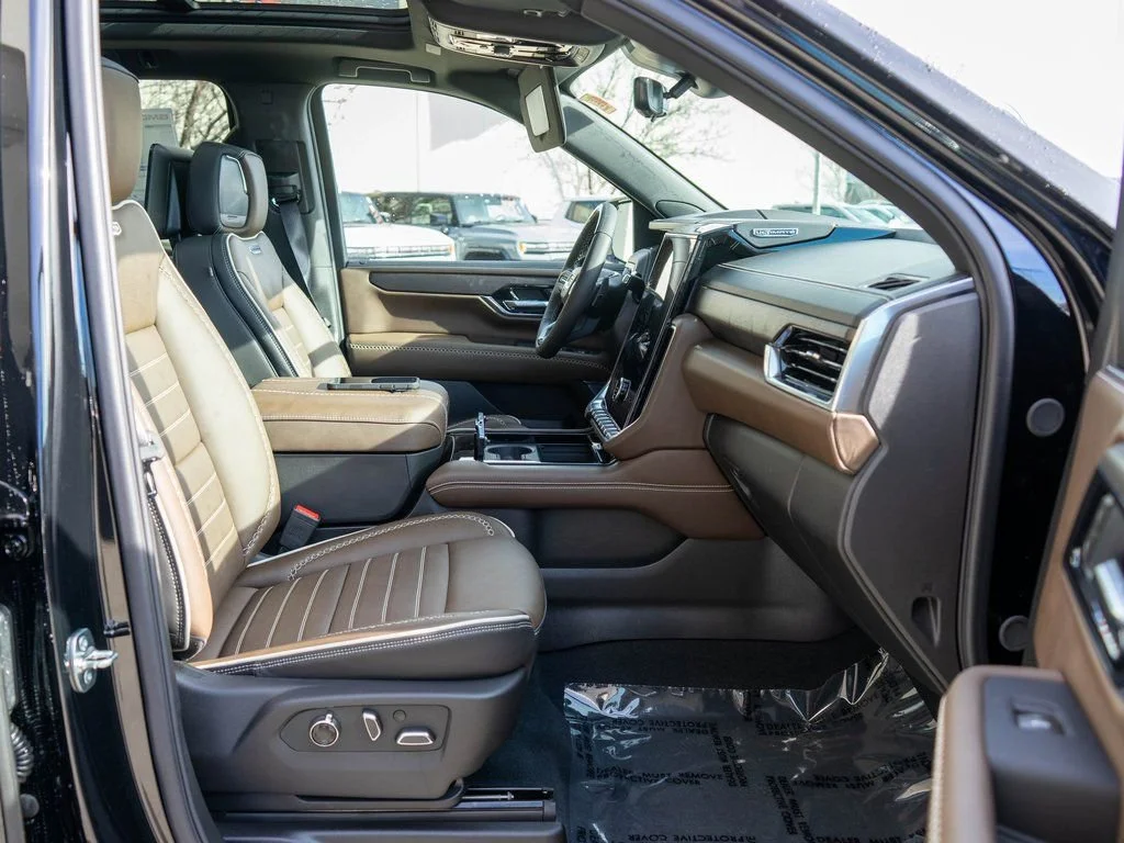 2026 GMC Yukon XL Denali Ultimate - Photo 10