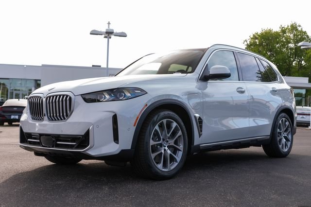 2026 BMW X5 xDrive50e's photo