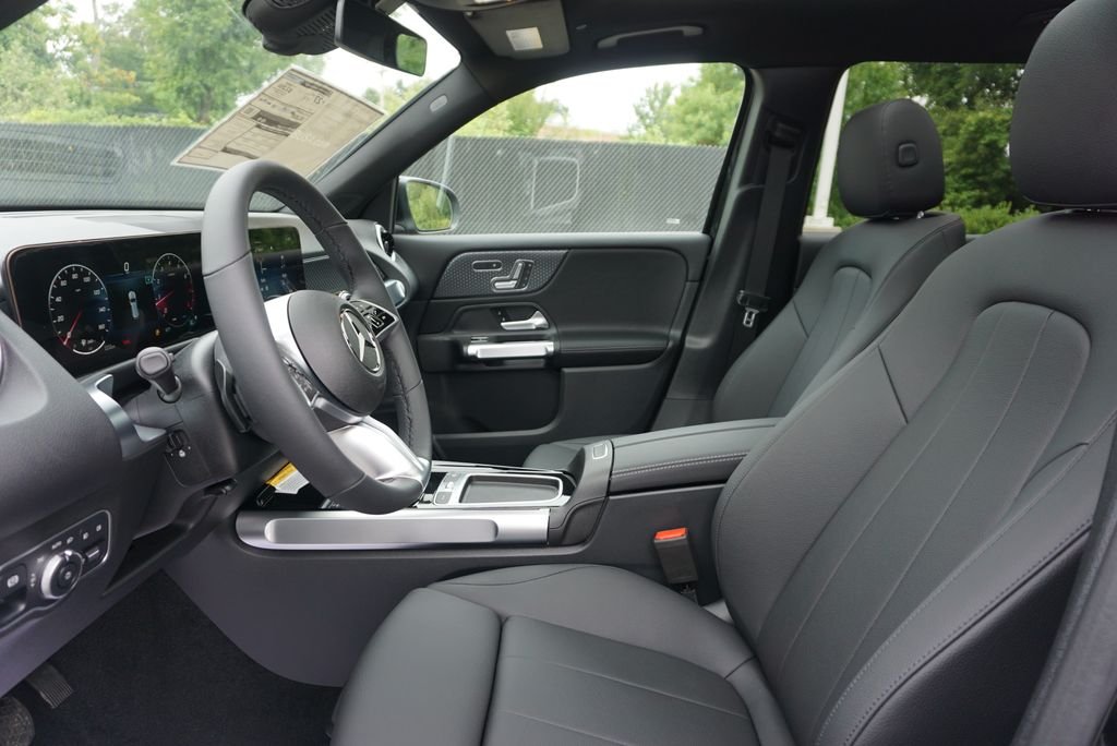 Used 2025 Night Black Mercedes-Benz GLB 250 image 9