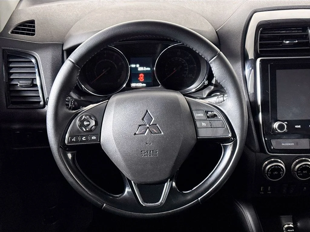 Used 2021 White Mitsubishi 2.0 SE image 13
