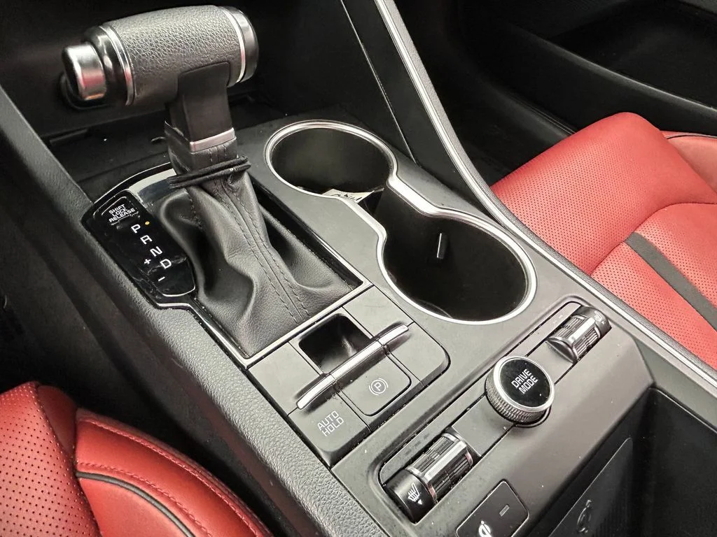 Used 2024 Wolf Gray Kia GT-Line image 39