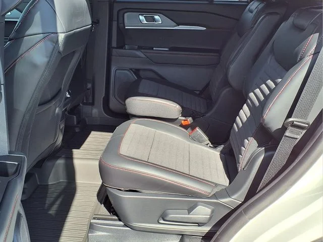 2026 Ford Explorer ST-Line - Photo 12