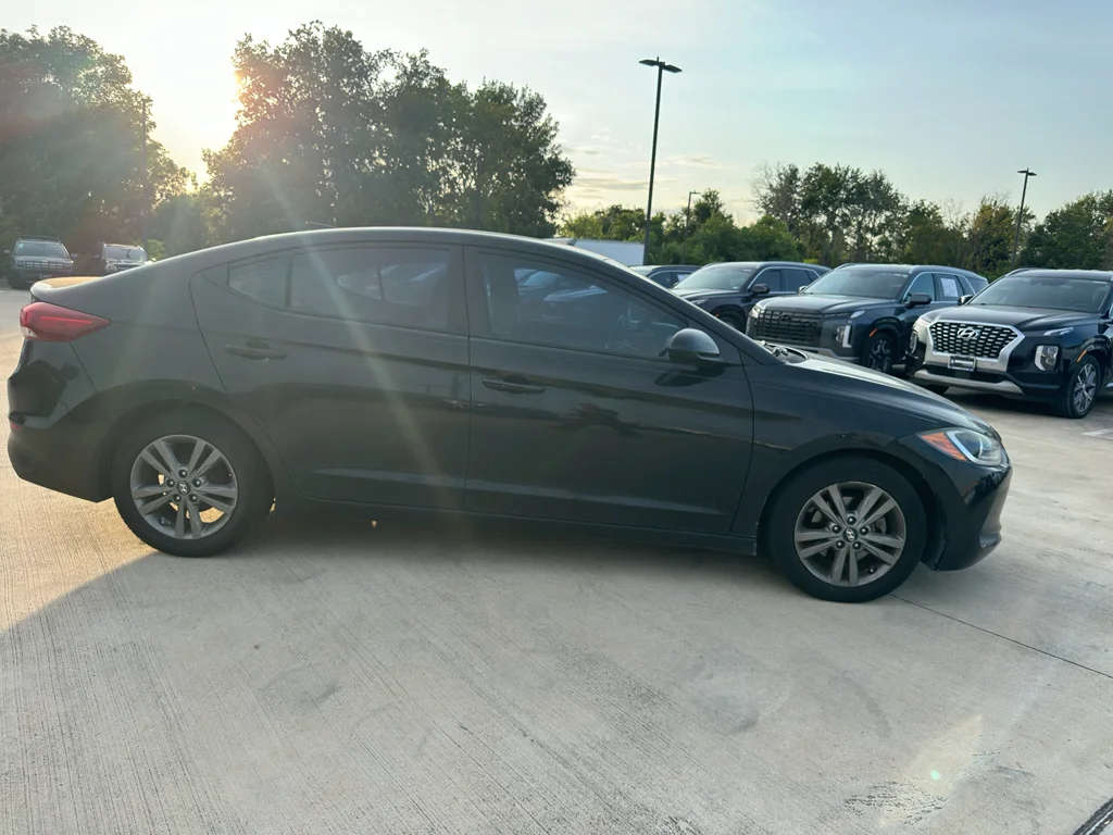 Used 2017 Phantom Black Hyundai SE image 5