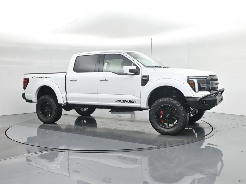 New 2025 Oxford White Ford Lariat image 28