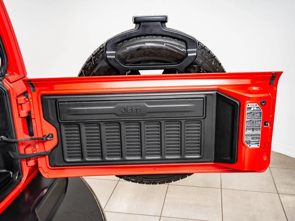 Used 2022 Firecracker Red Clearcoat Jeep Unlimited Sahara image 21