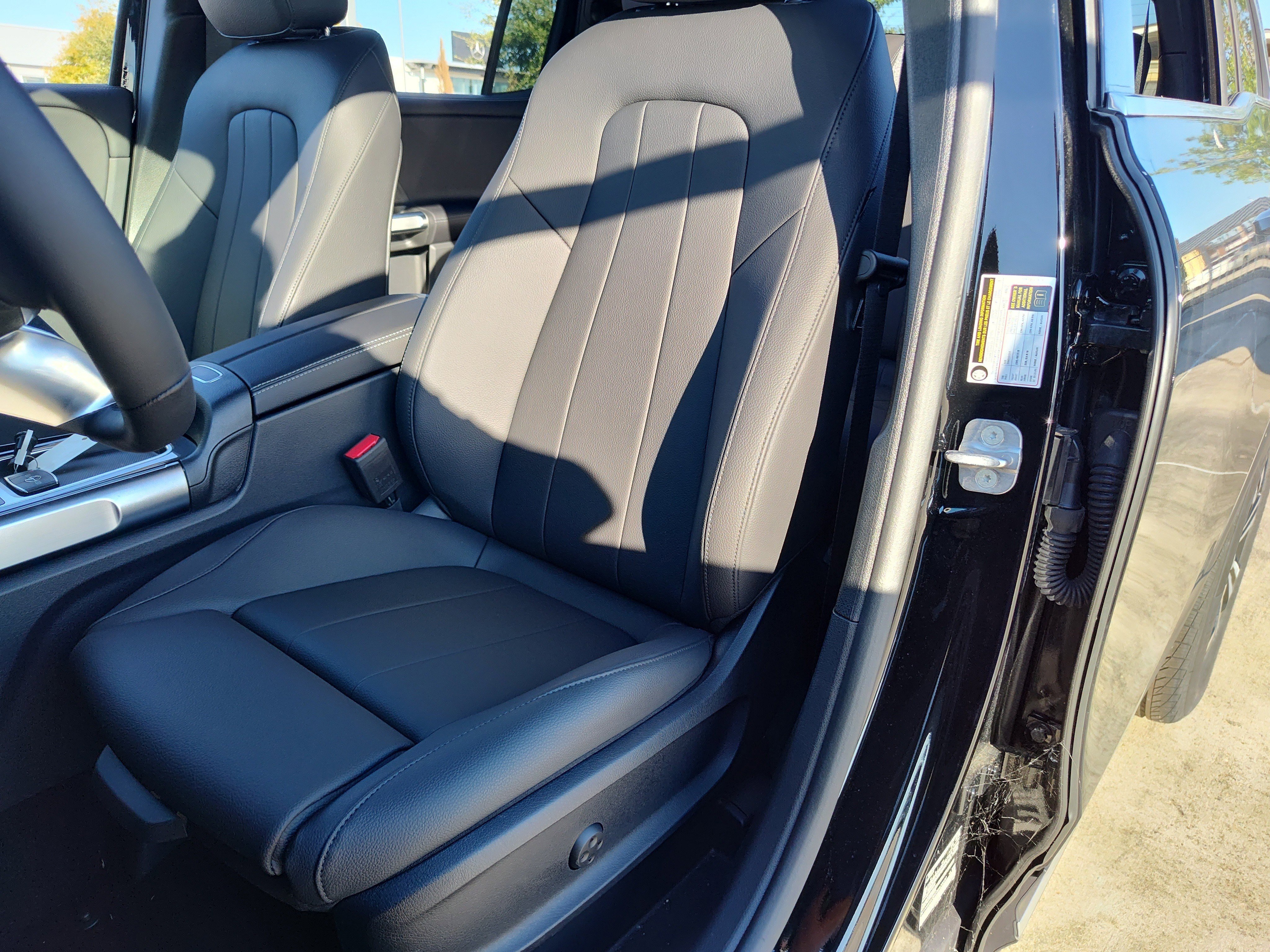 2025 Mercedes-Benz GLB Base - Photo 20