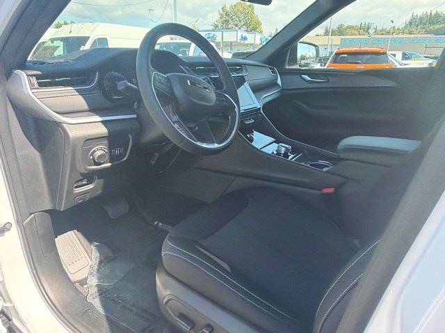 New 2026 Bright White Clear-Coat Exterior Paint Jeep Laredo X image 19