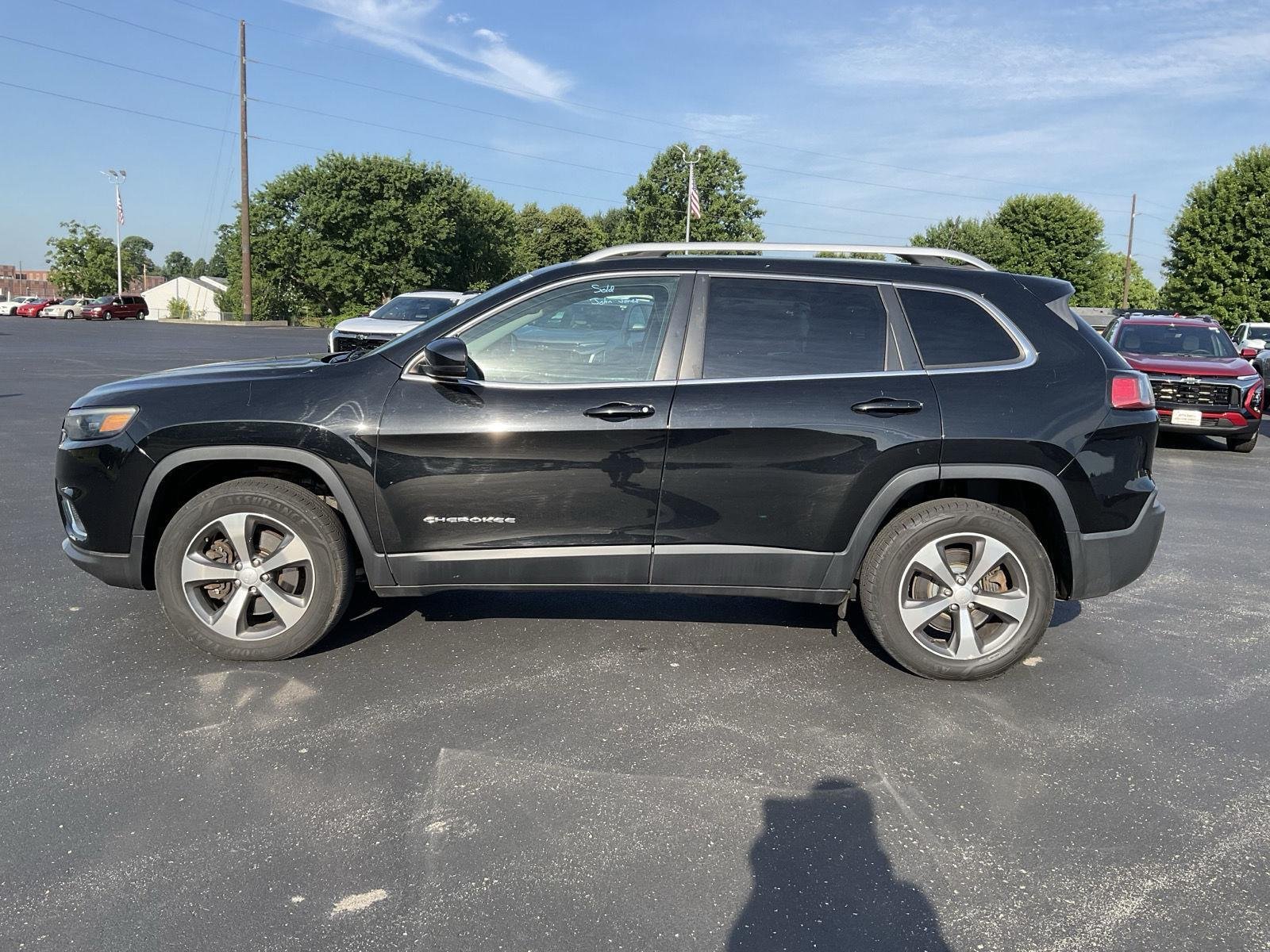 Used 2019 Diamond Black Crystal Pearlcoat Jeep Limited image 4
