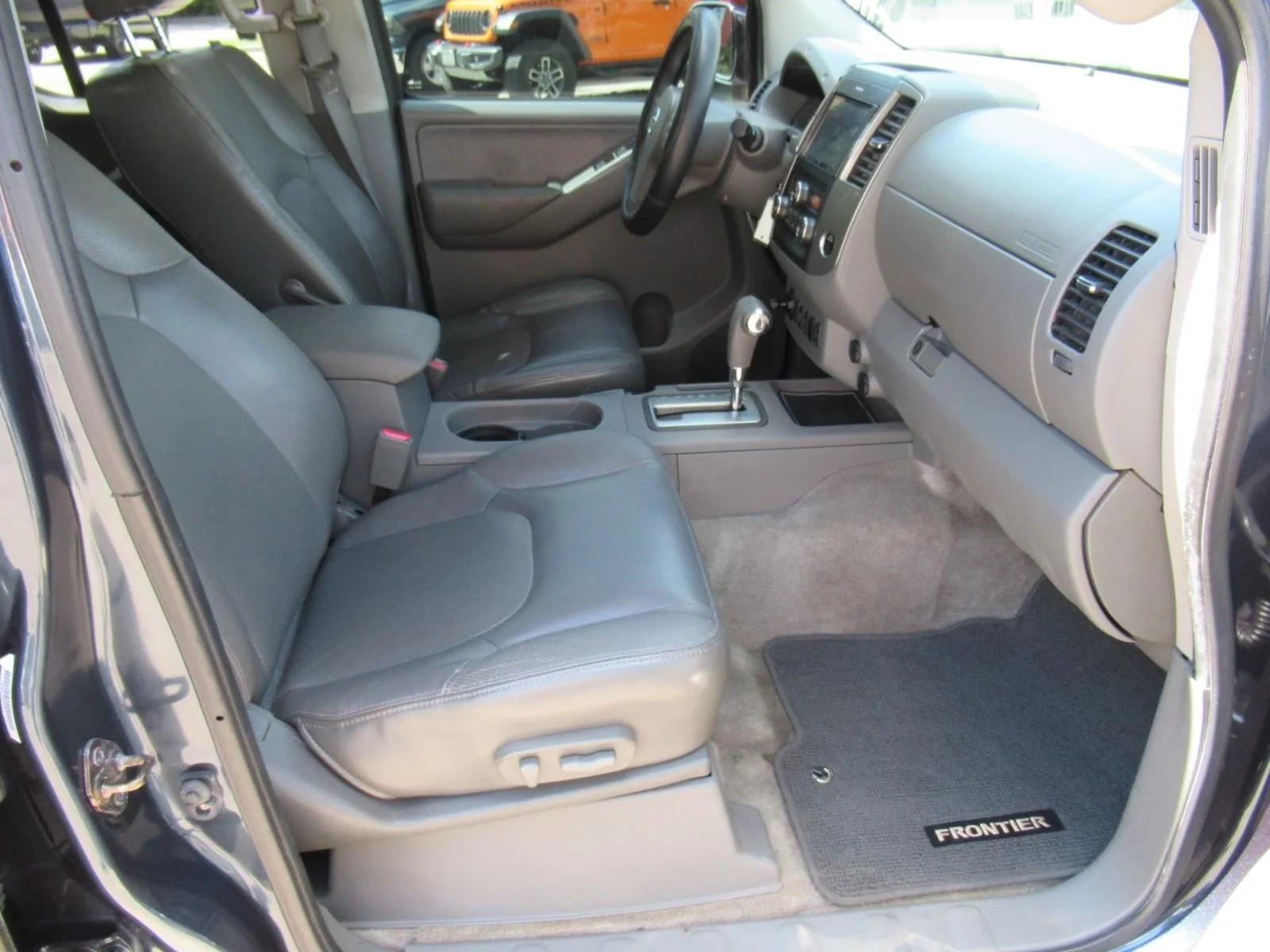 Used 2013 Blue Nissan SL image 10
