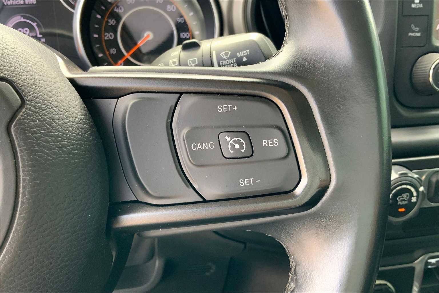 Used 2018 Billet Silver Metallic Clearcoat Jeep Sport S image 21