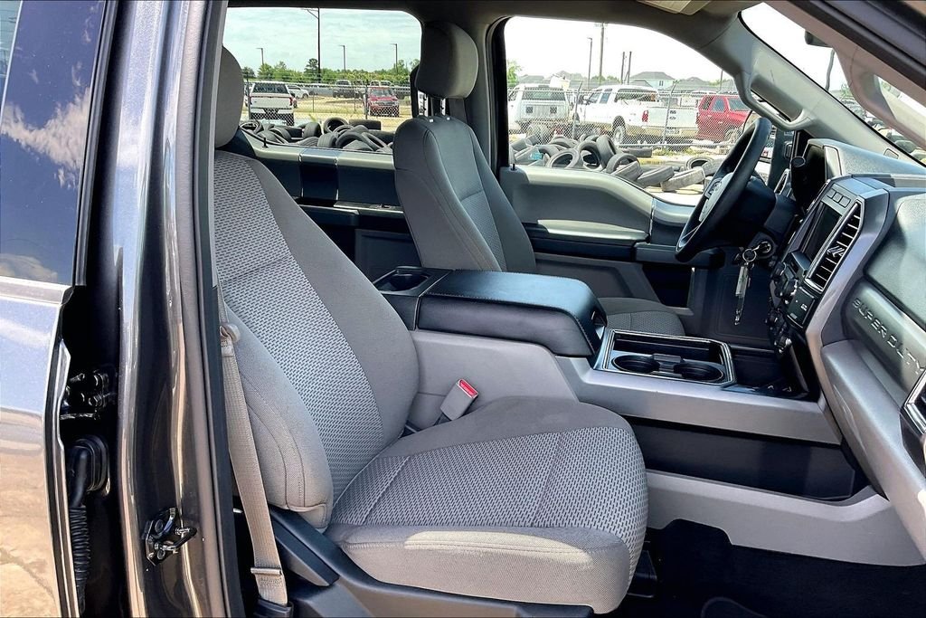 Used 2017 Magnetic Metallic Ford XLT image 30