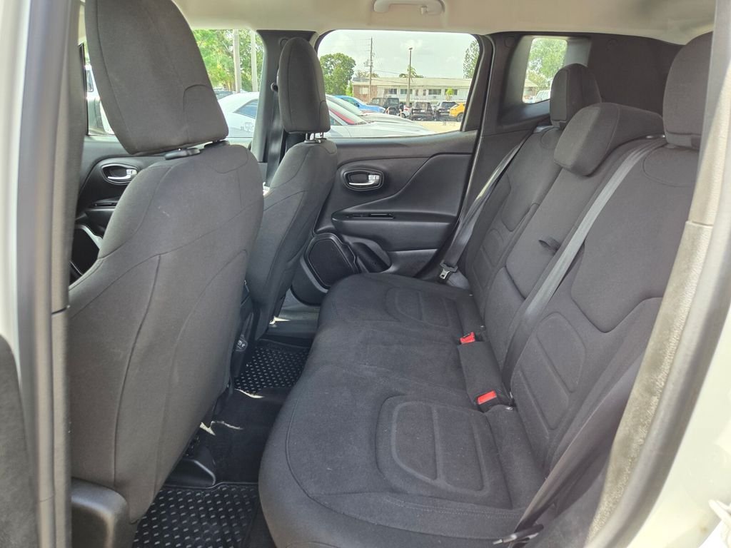 Certified Used 2022 White Jeep Latitude image 14