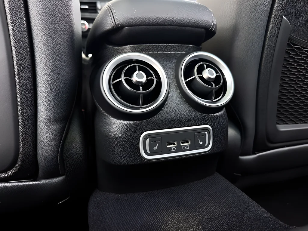 New 2026 White Alfa Romeo Base image 18