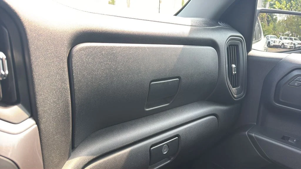 Used 2019 White Chevrolet Custom image 23