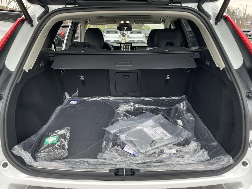 New 2026 Crystal White Volvo Plus image 30