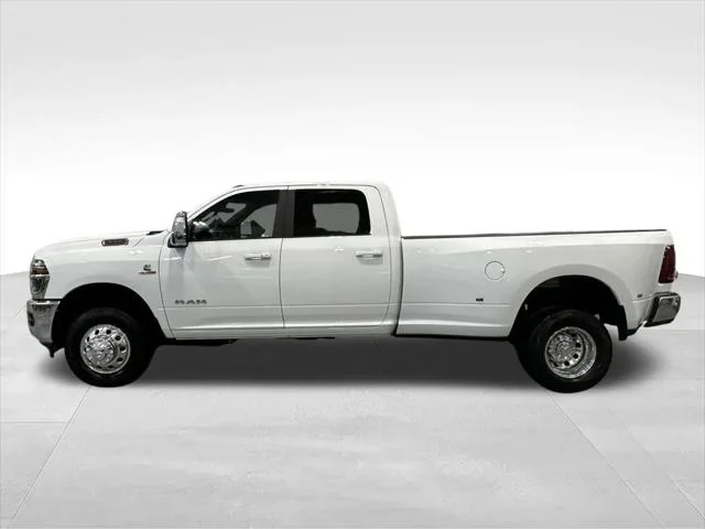 New 2026 Bright White Clear-Coat Exterior Paint RAM LARAMIE image 5