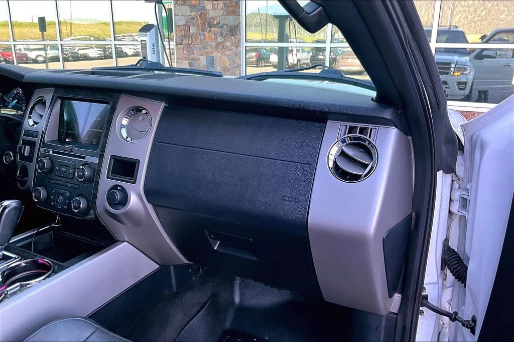 Used 2017 White Ford Limited image 17
