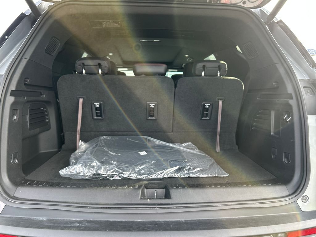 Used 2025 Gray Chevrolet Z71 image 9