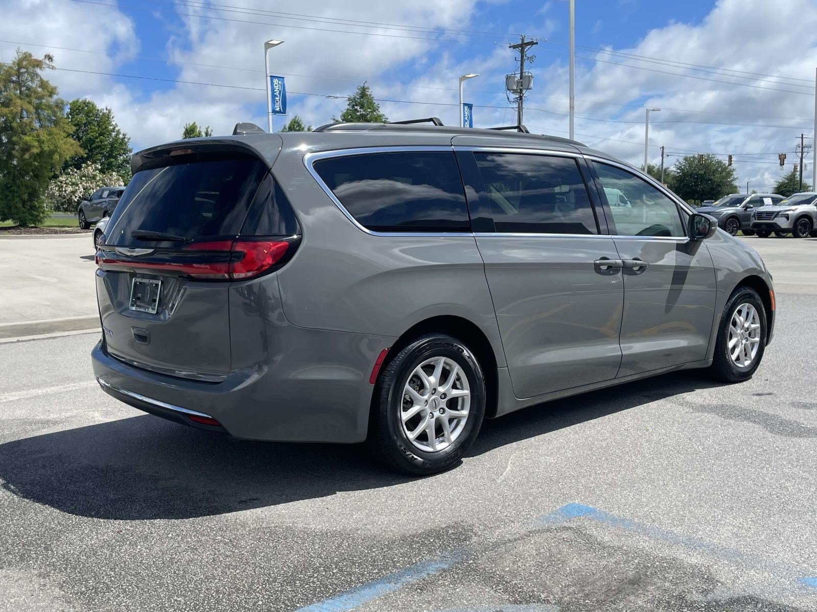 Used 2022 Ceramic Gray Clearcoat Chrysler Touring L image 6