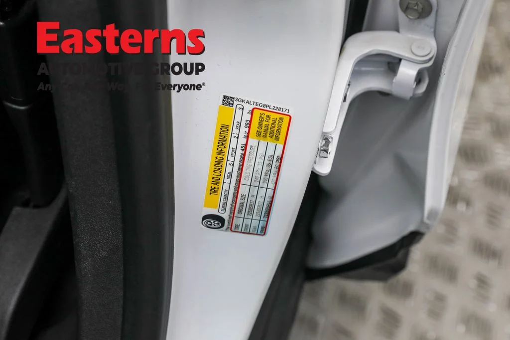 Used 2023 White GMC SLE image 33