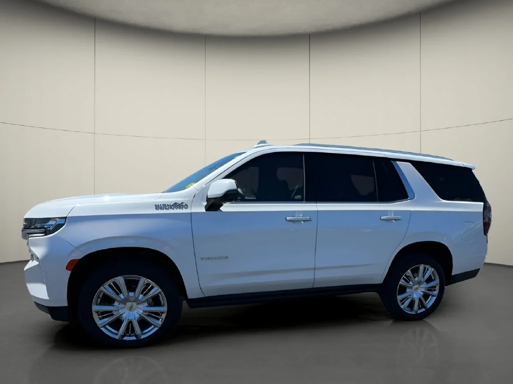Used 2024 Iridescent Pearl Tricoat Chevrolet High Country image 5