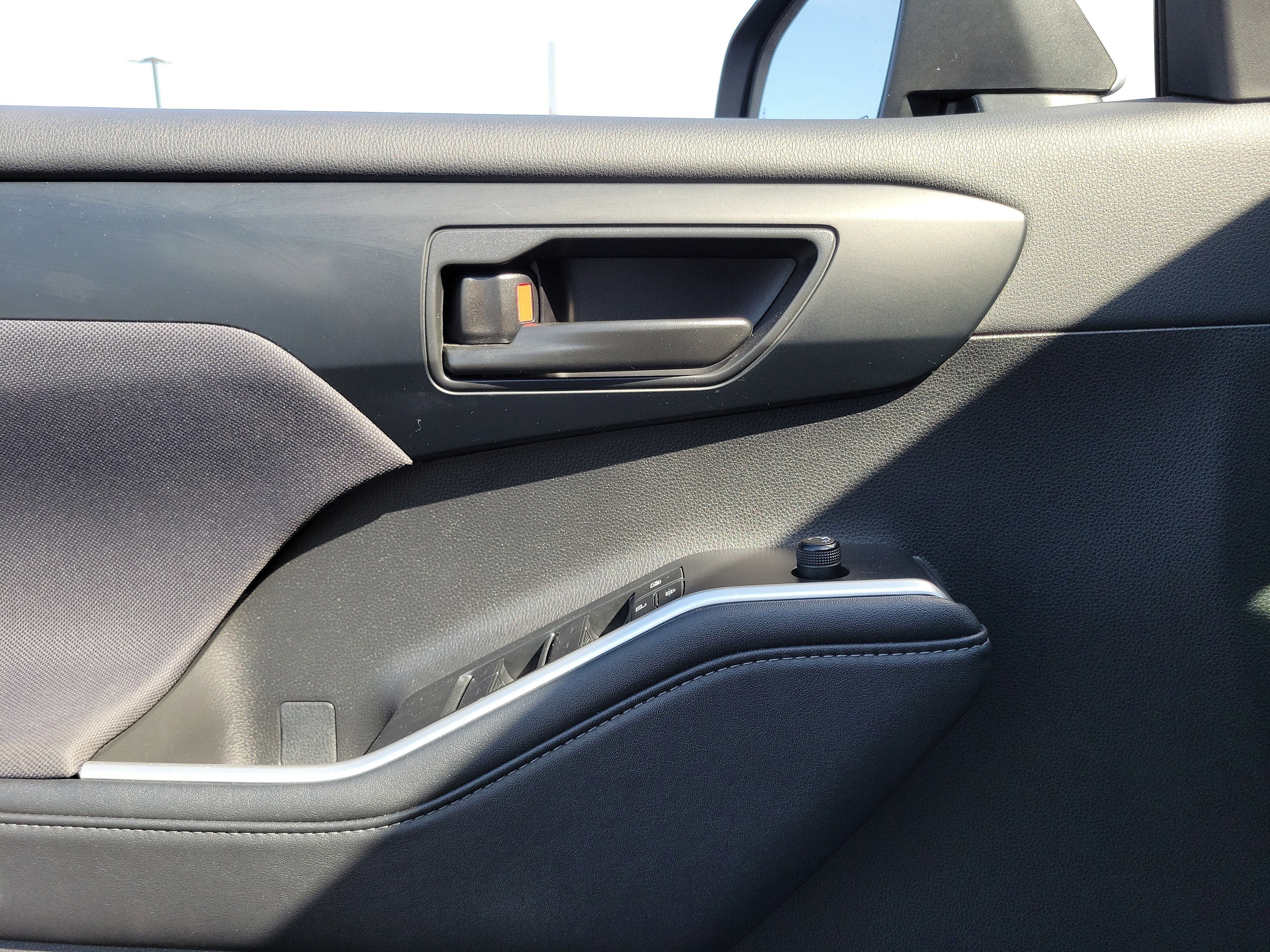 2024 Toyota Highlander LE - Photo 17