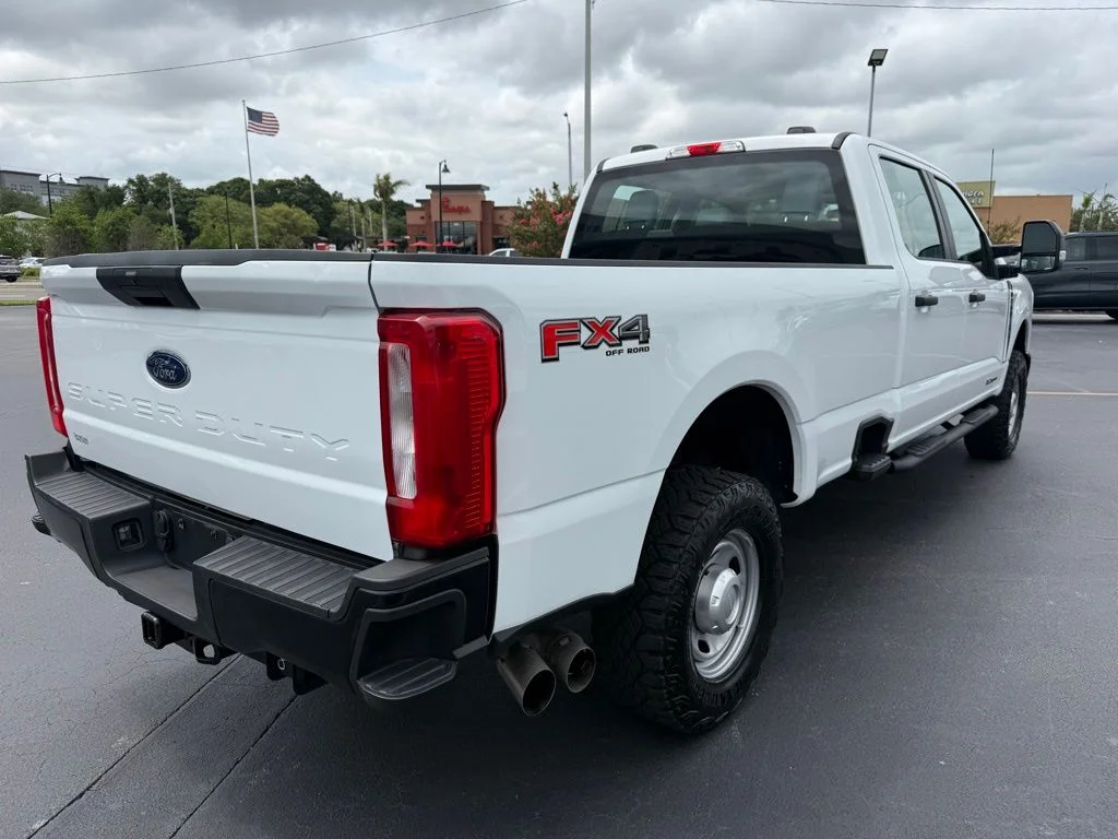 Used 2025 White Ford XL image 8